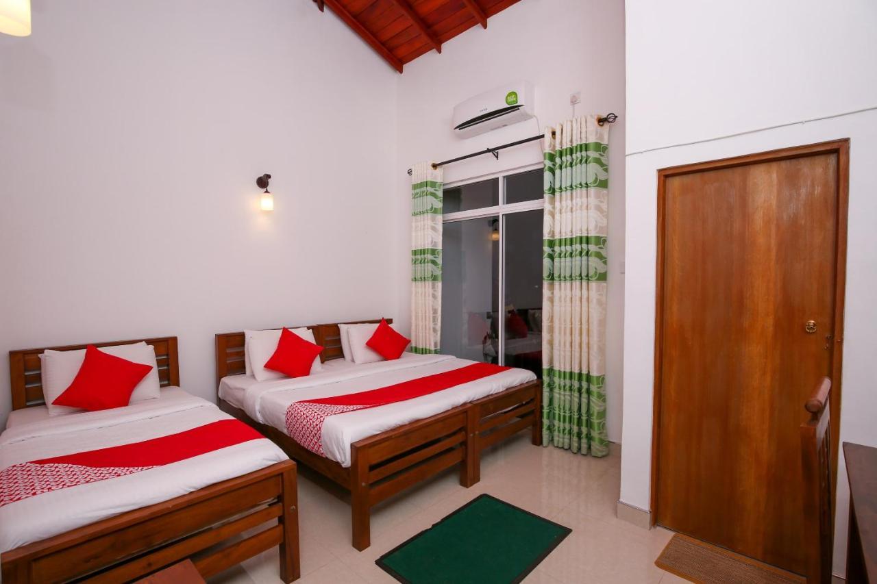 Oyo 438 Sarala Residence Hotel Kandy Bagian luar foto