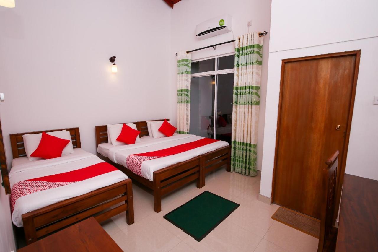 Oyo 438 Sarala Residence Hotel Kandy Bagian luar foto