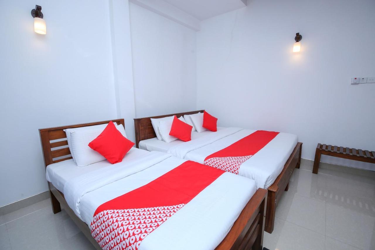 Oyo 438 Sarala Residence Hotel Kandy Bagian luar foto