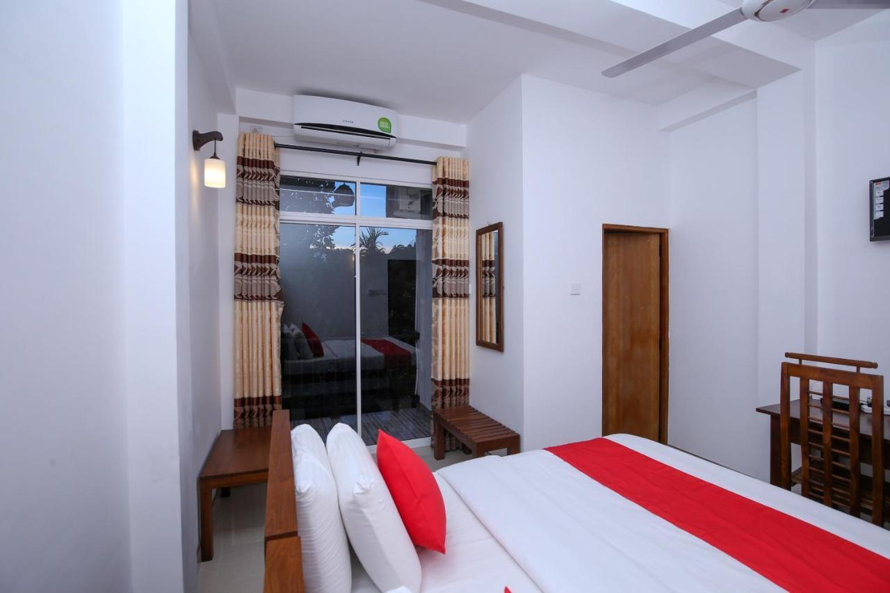 Oyo 438 Sarala Residence Hotel Kandy Bagian luar foto
