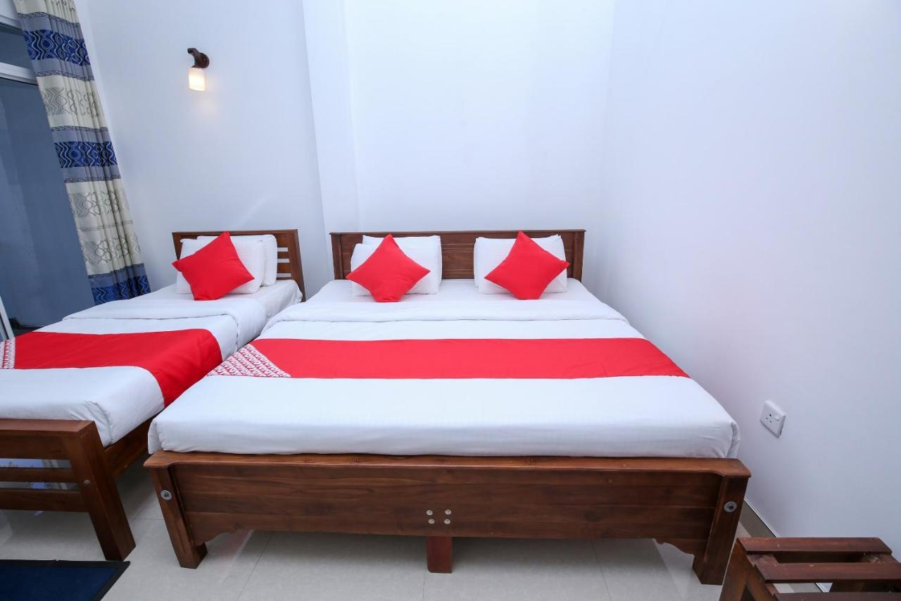 Oyo 438 Sarala Residence Hotel Kandy Ruang foto