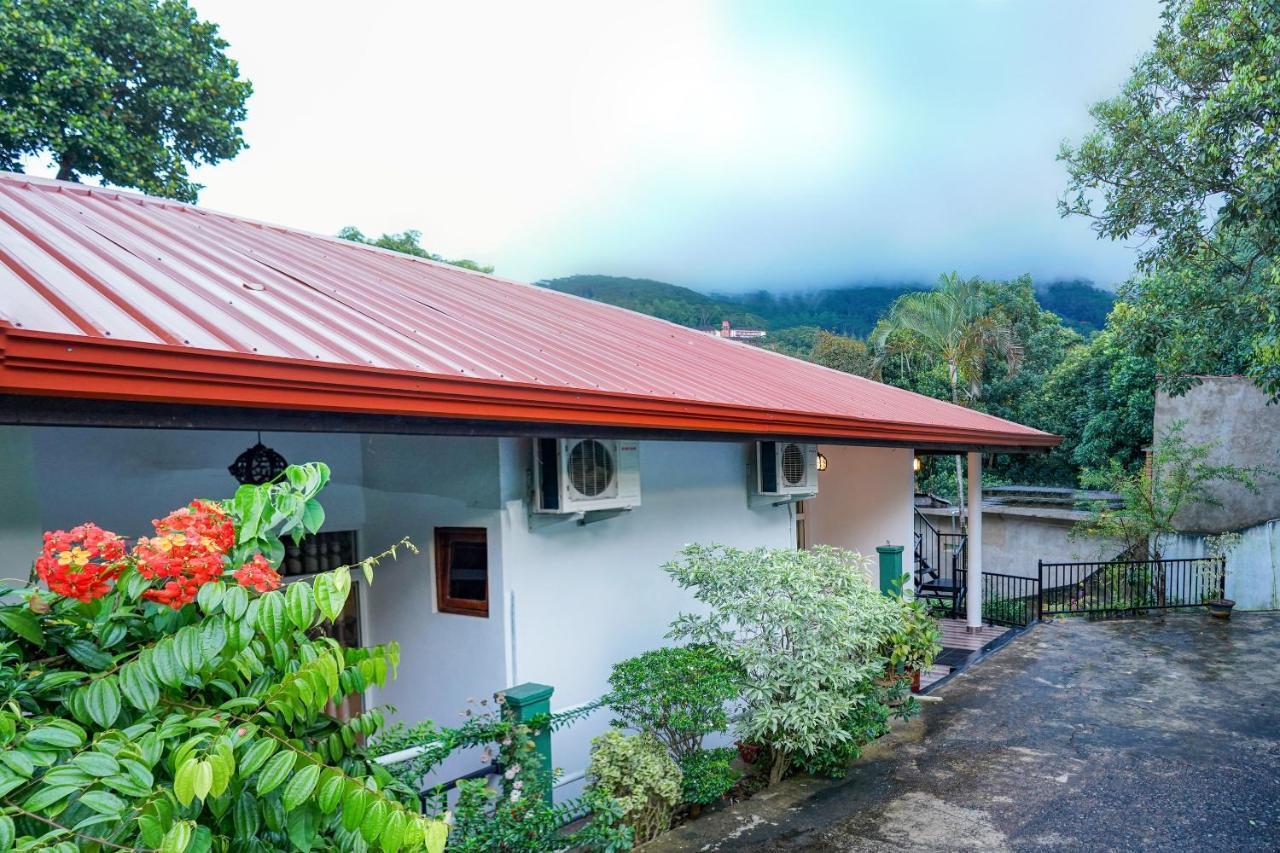 Oyo 438 Sarala Residence Hotel Kandy Bagian luar foto